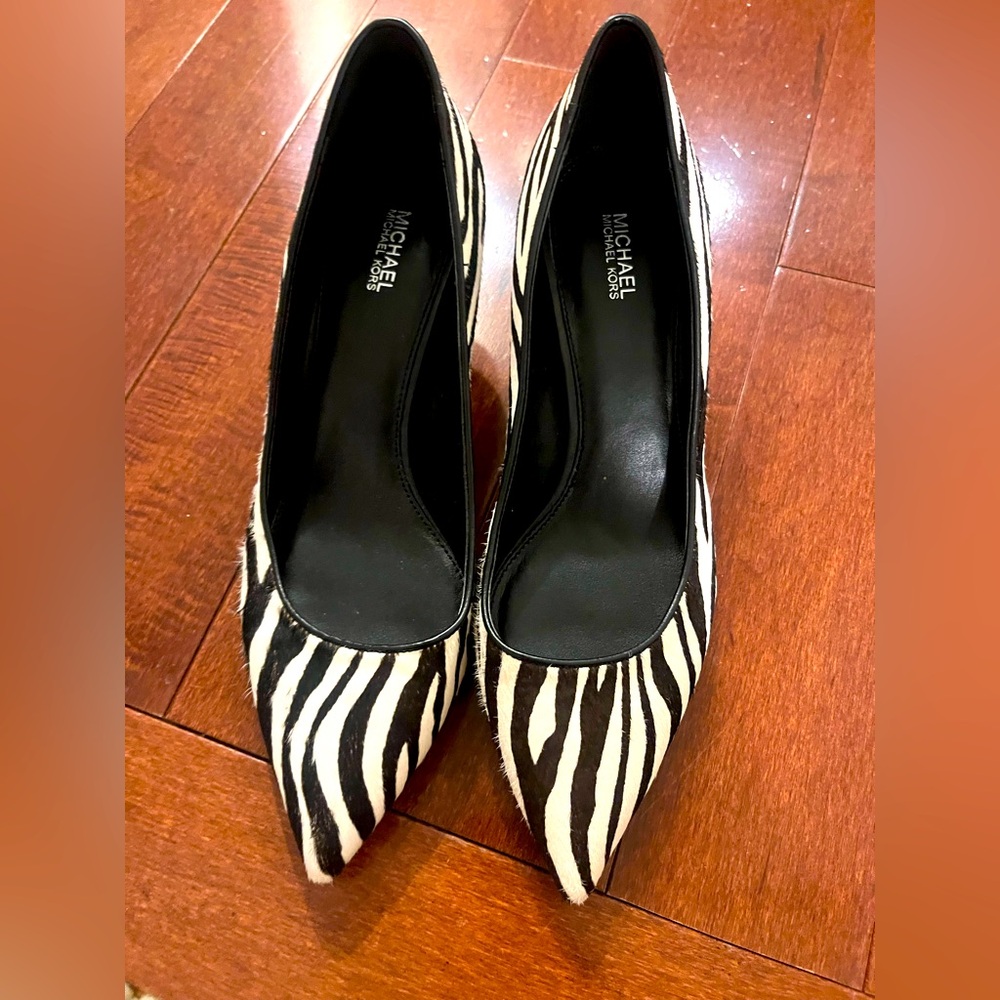 NIB Michael Kors MK- Flex Calf Hair Kitten Heels